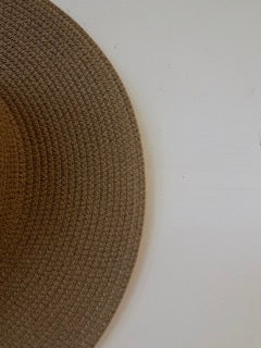 KIT CHAPÉU COM FAIXA MARROM + BOLSA BERLIM